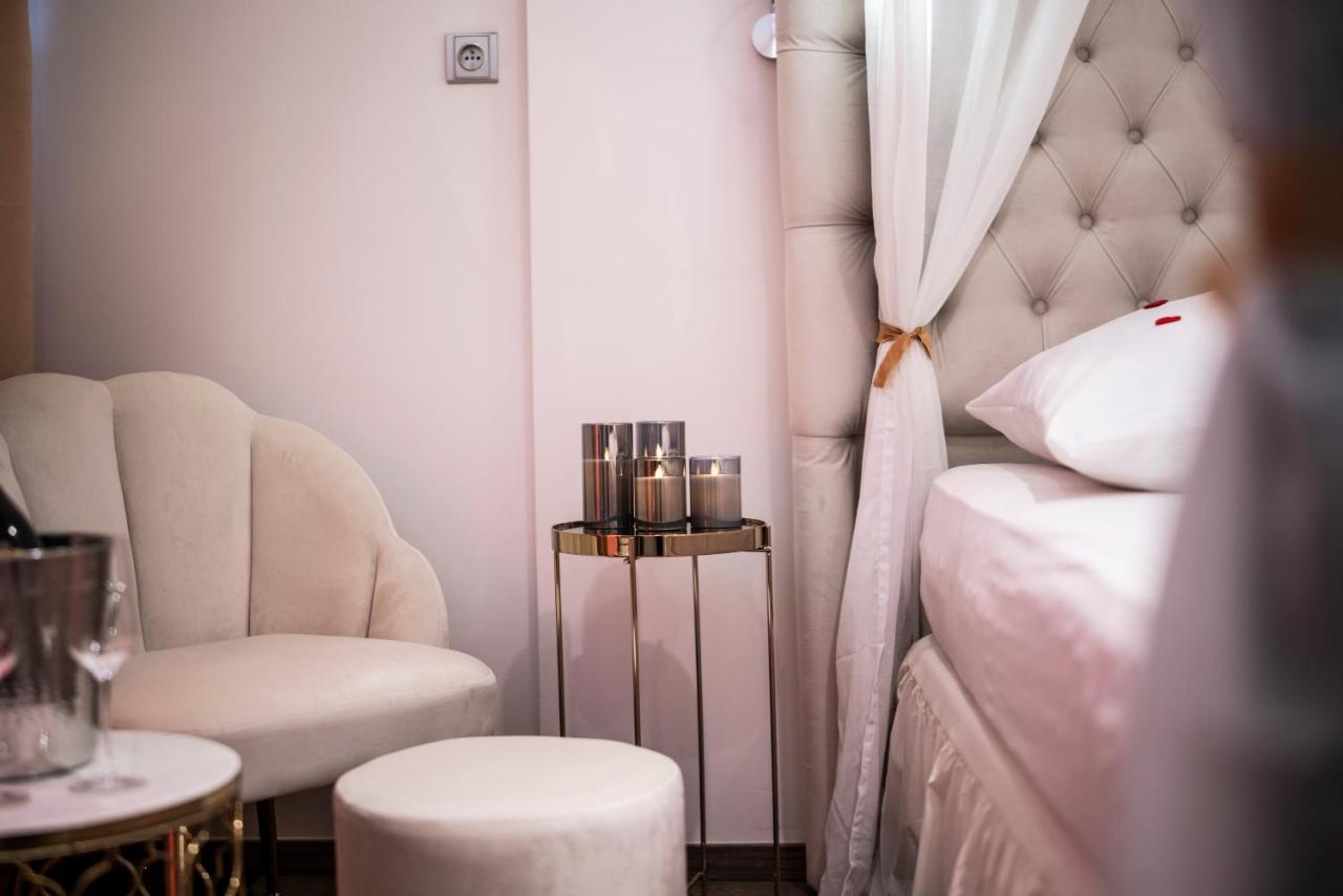 Romantic Double Room Pool Access