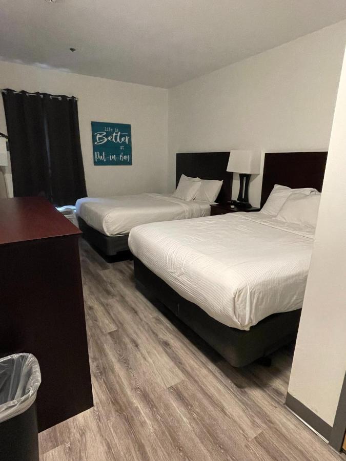 Standard Queen Room Two Queen Beds