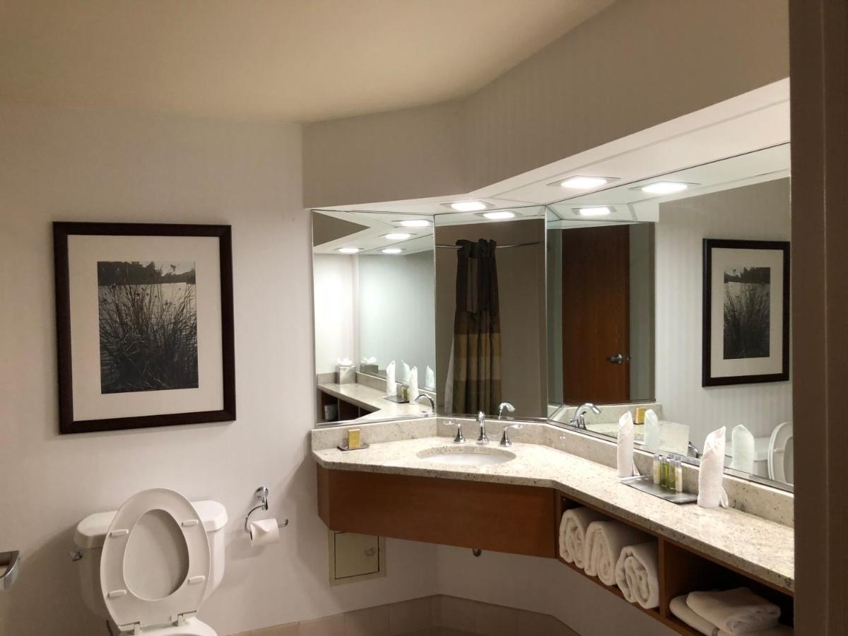 Queen Room Two Queen Beds Bath Tub Mobility or Hearing Accessible Non-Smoking