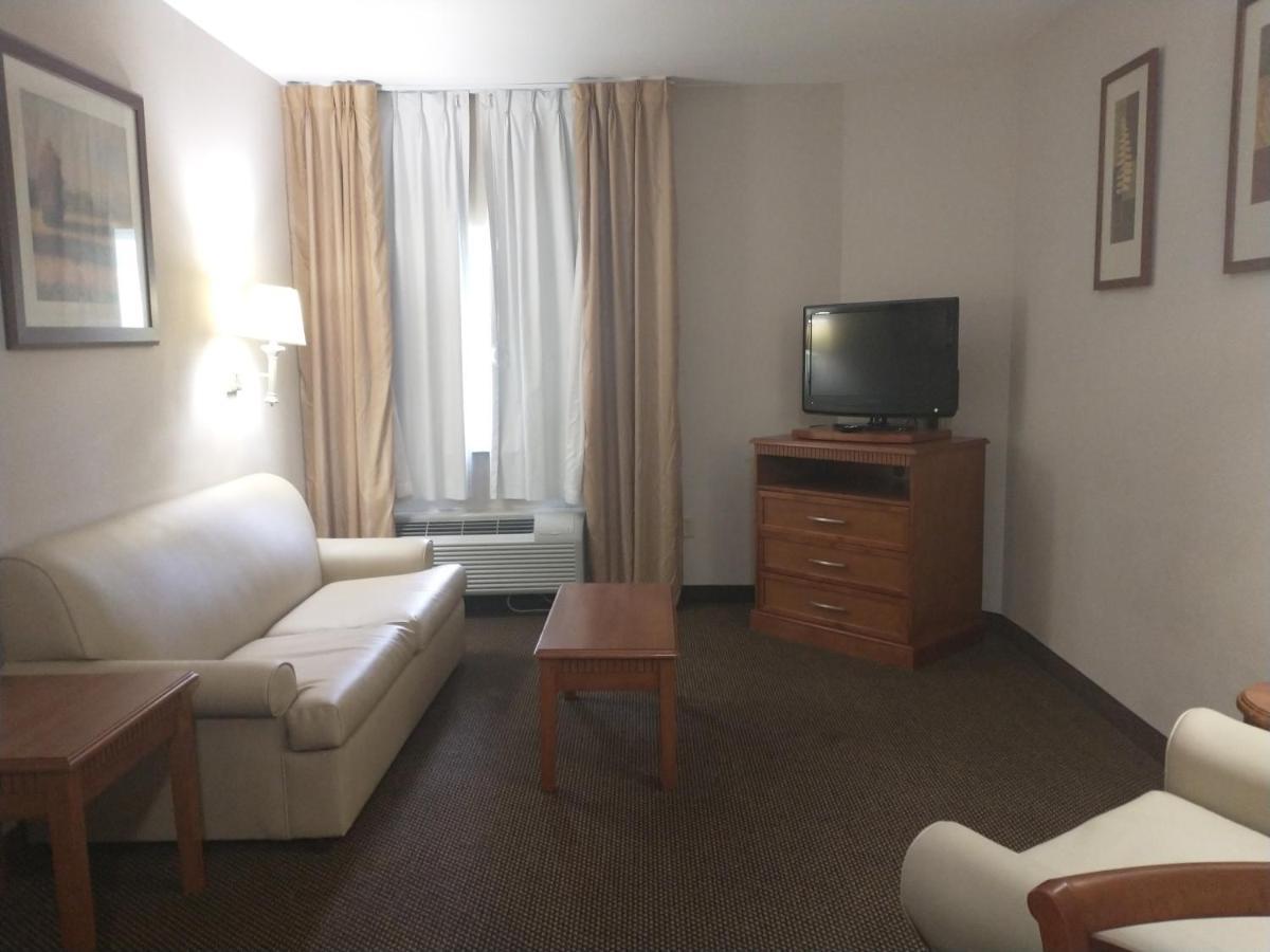 King Suite - Accessible/Non Smoking