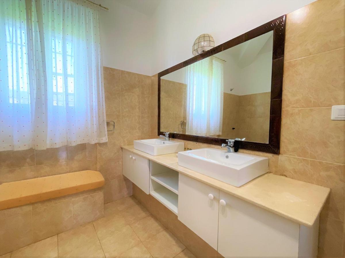 Twin Room Private Bathroom