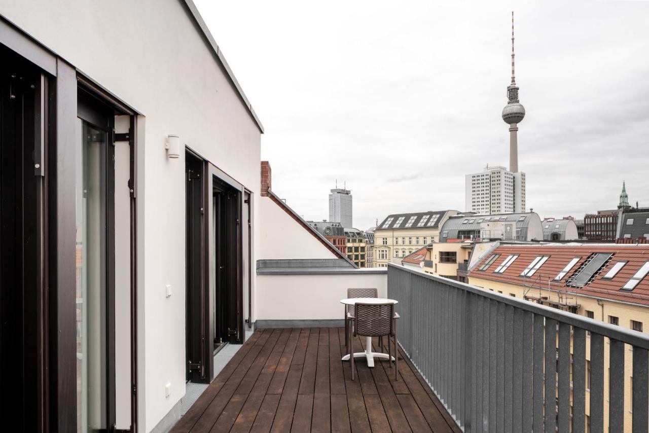Extra Large Studio Kitchen Balcony