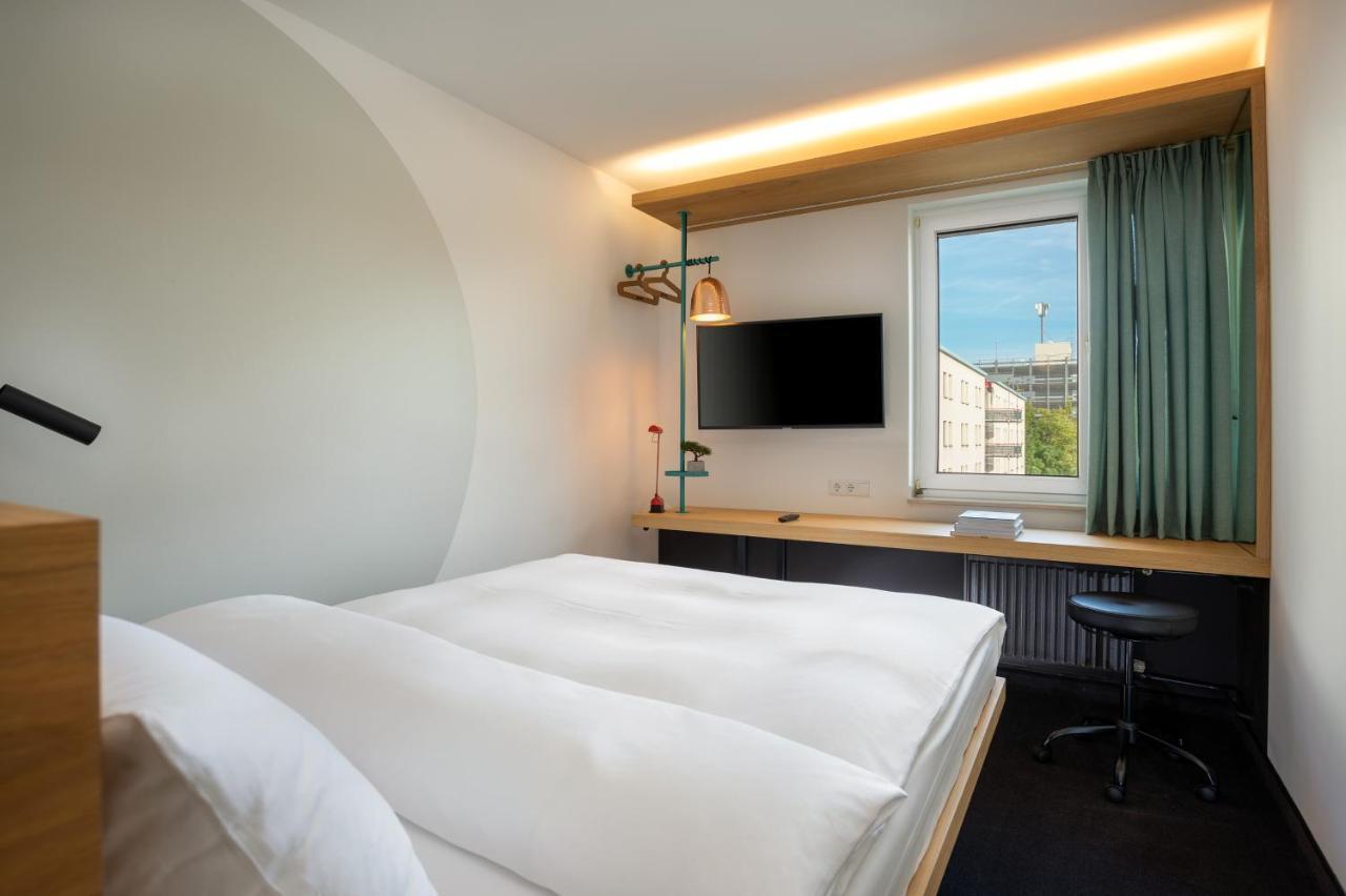 Standard Double Room Queen Bed,1770851387:JPEG