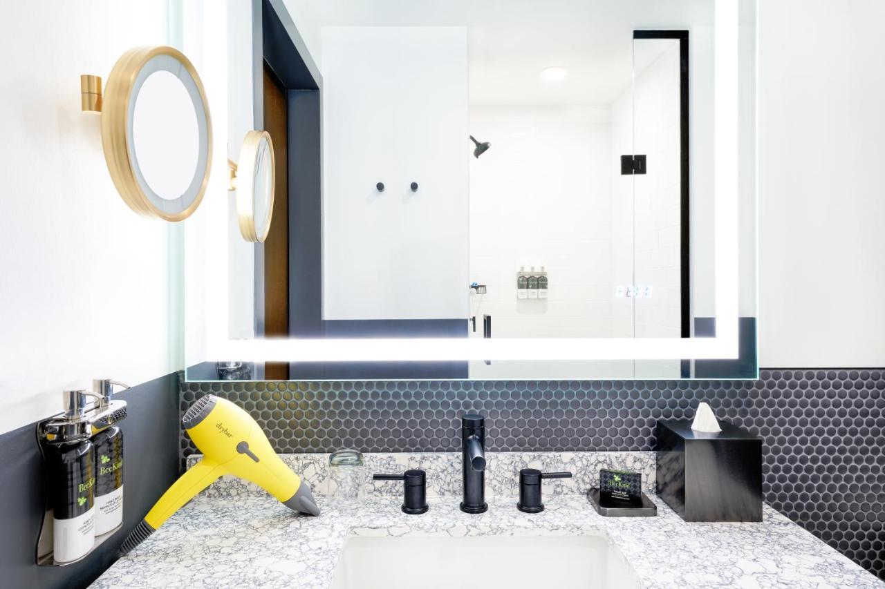 King Room Roll Shower Disability Access