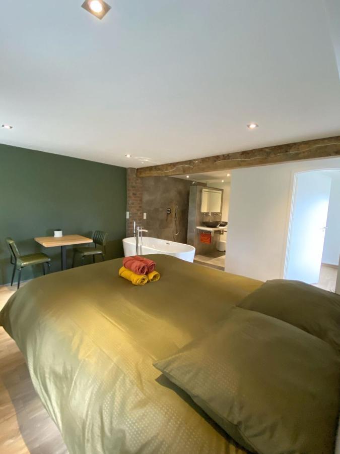Deluxe Double Room Bath