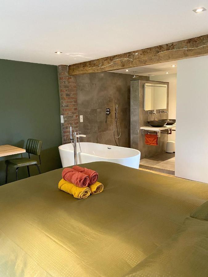 Deluxe Double Room Bath