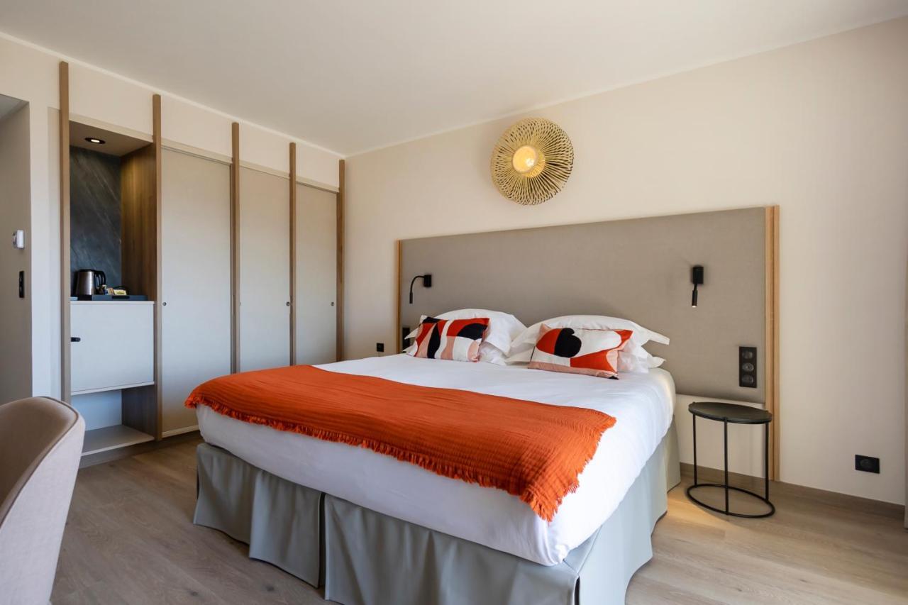 Double or Twin Room Partial Sea View