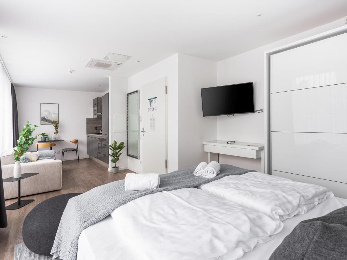 Suite XL Balcony & Courtyard View