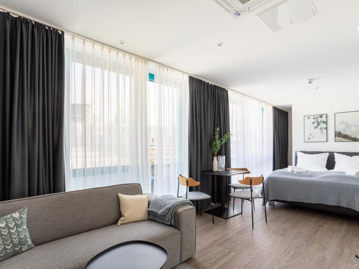Suite XL Balcony & Courtyard View