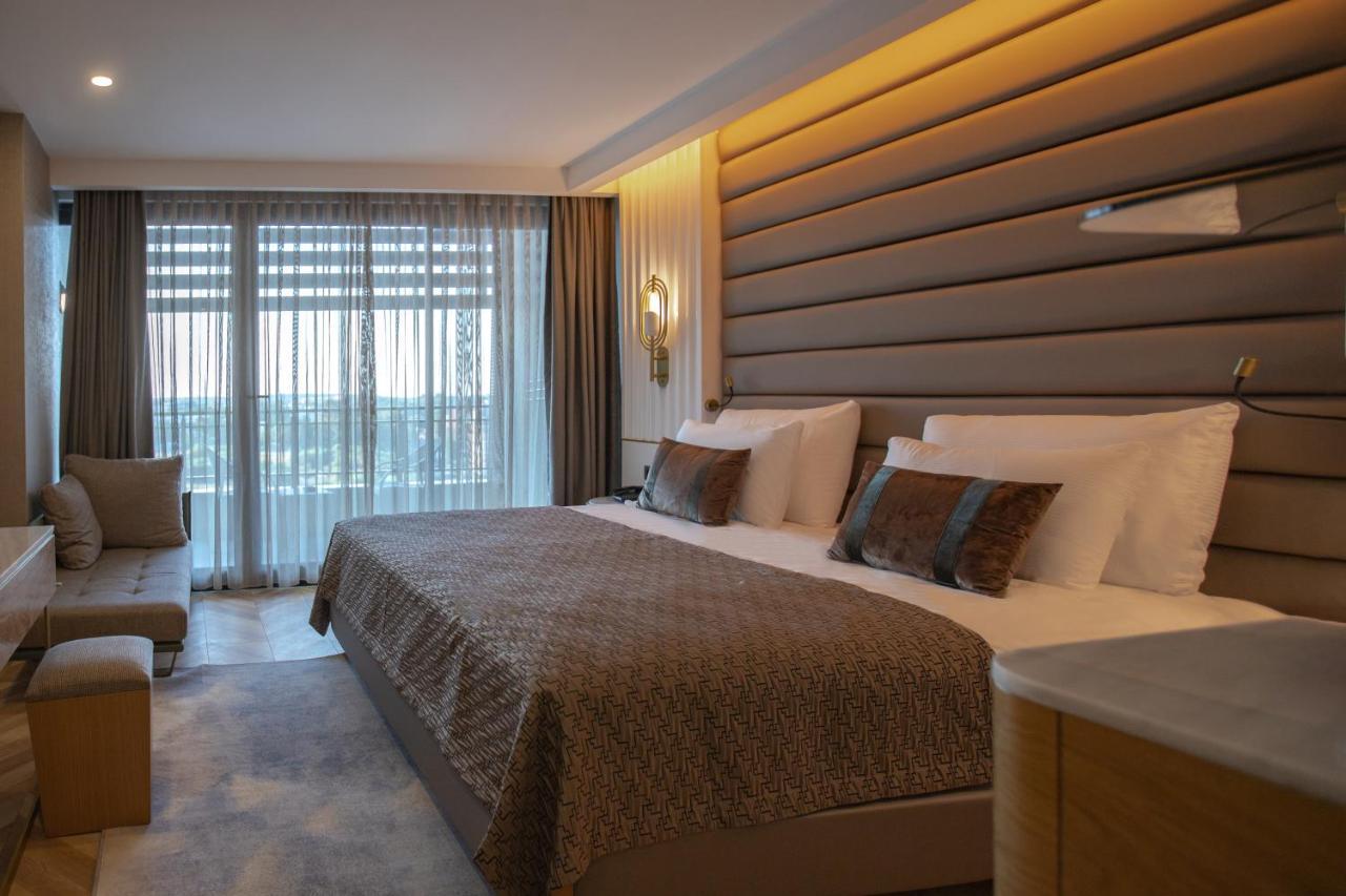 Double Room with Pool View,1132613646:JPEG
