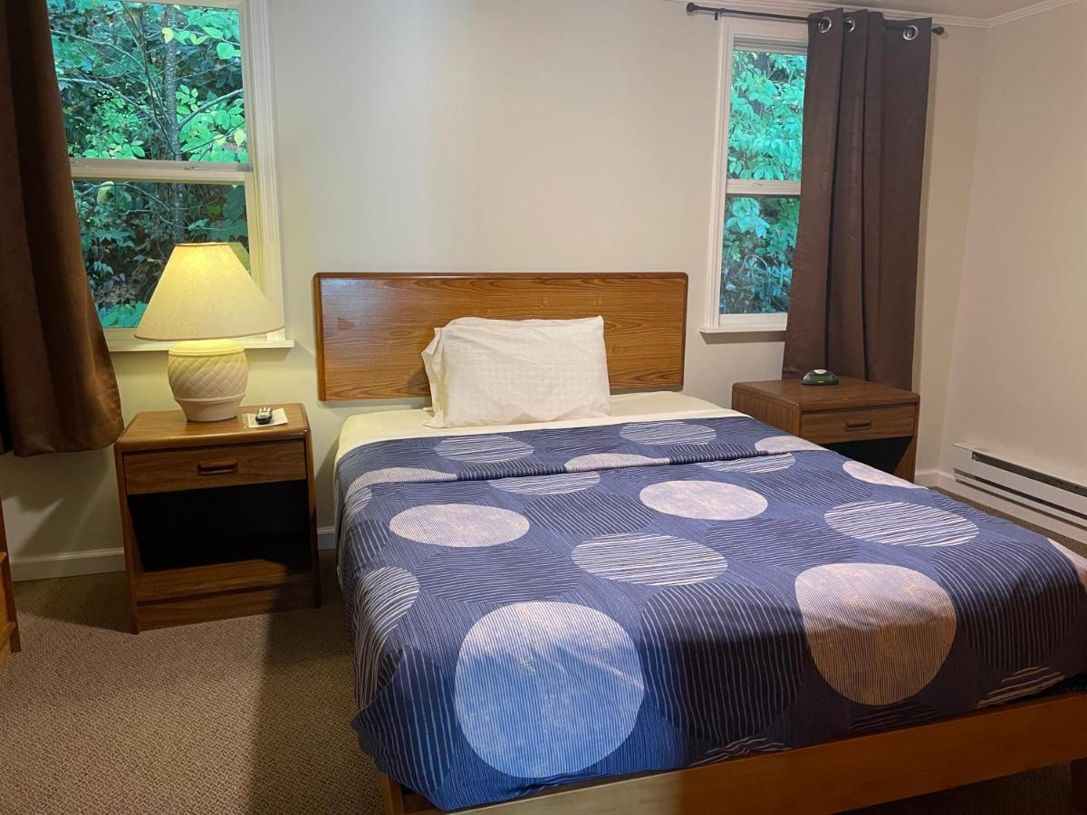Deluxe Two-Bedroom Family Room