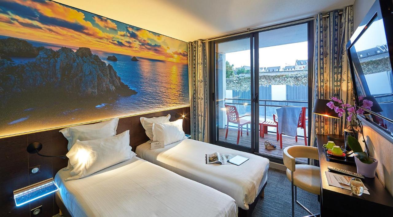 Twin Room Pool Side