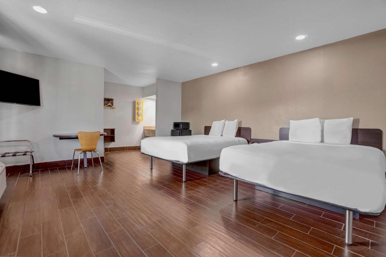 Deluxe Queen Room with Two Queen Beds - Non-Smoking