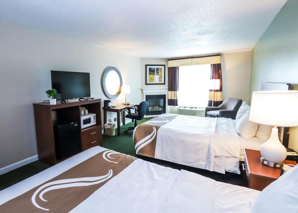 Standard Queen Room Two Queen Beds Fireplace Non Smoking