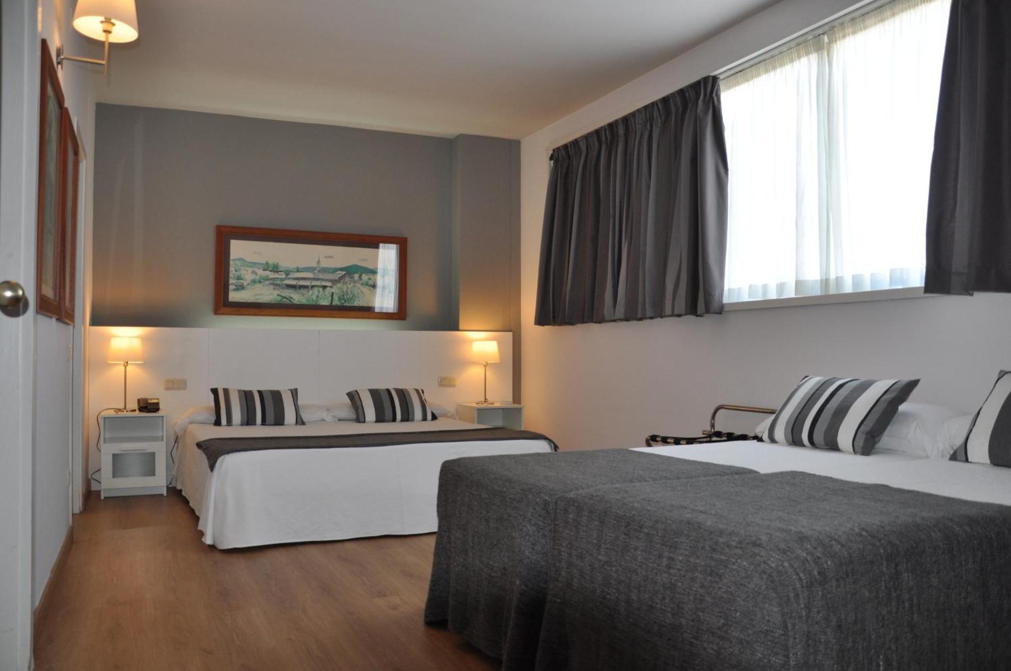 Quadruple Room,349676026:JPEG