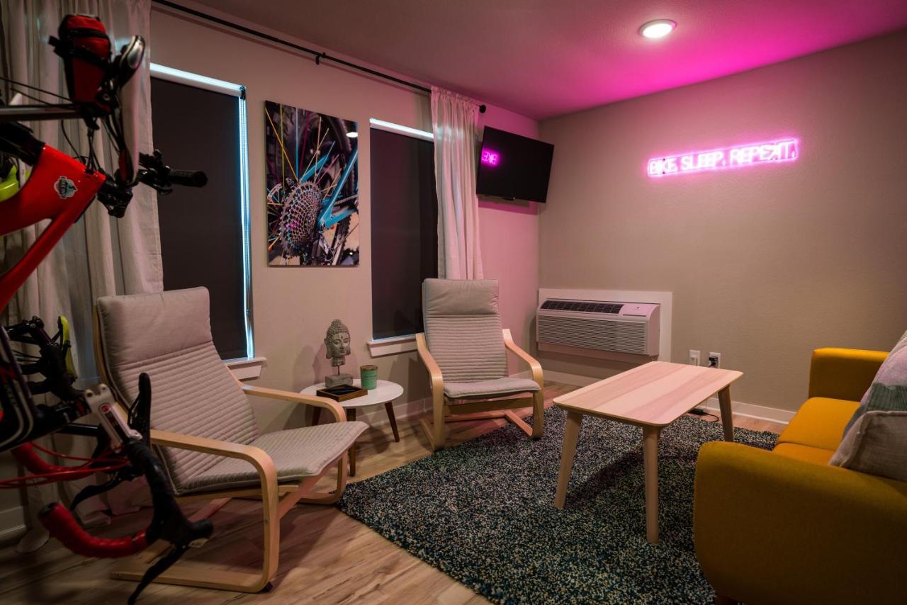 Deluxe Queen Suite