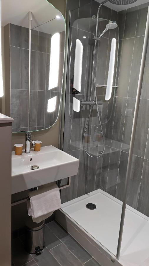 Superior Twin Room Shower,1189356553:JPEG
