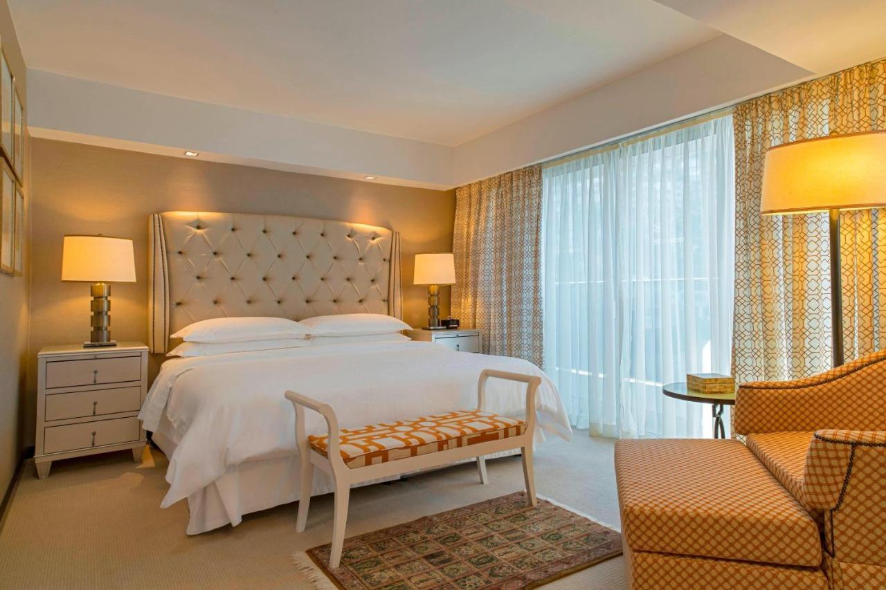 Club lounge access Vice Presidential Suite 1 King Balcony