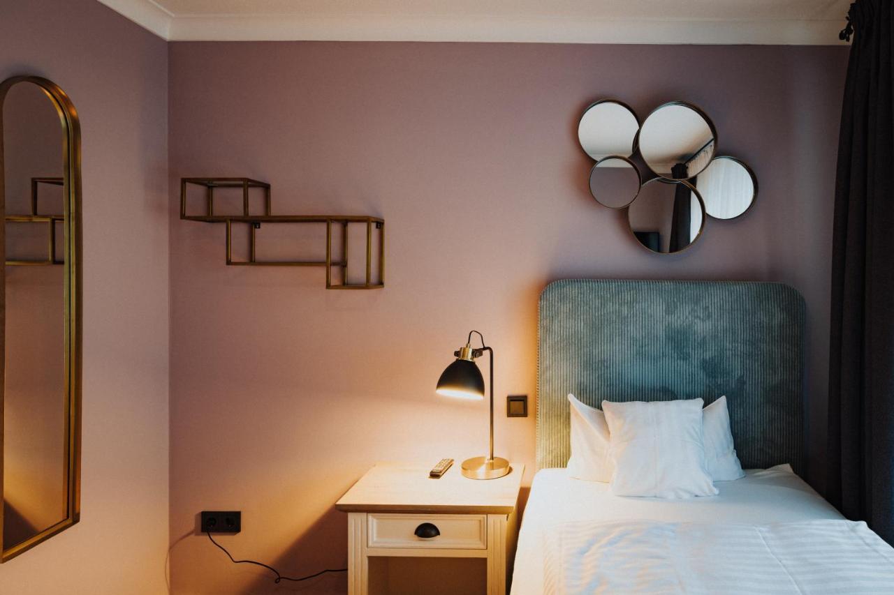 Single Room,1165090710:JPEG