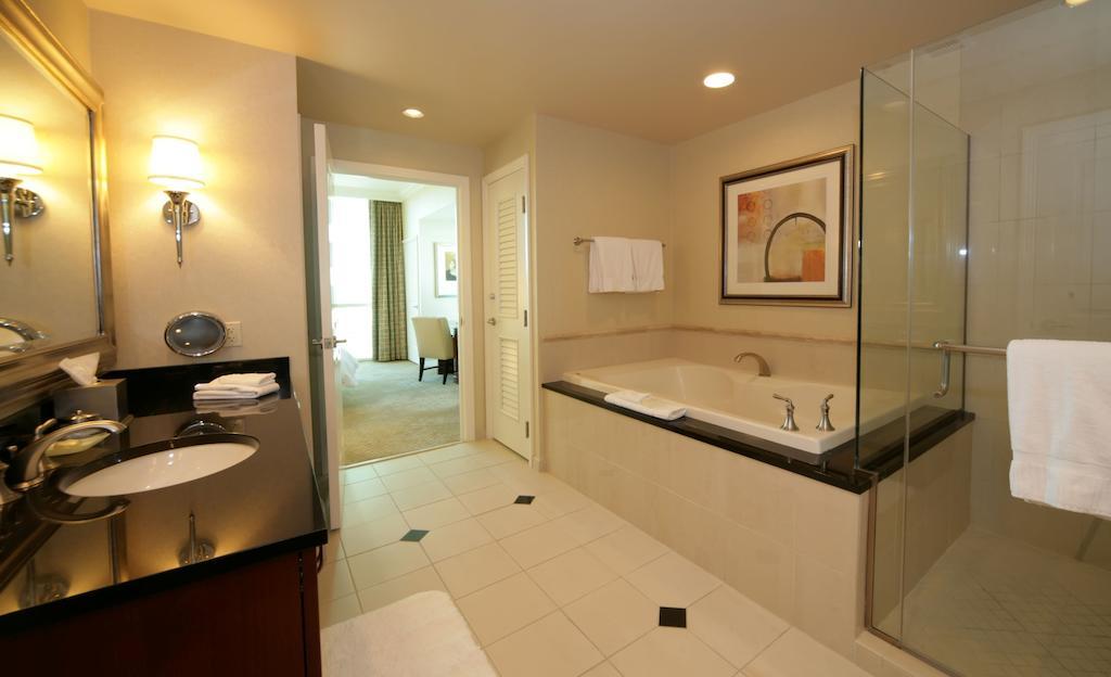 Deluxe Balcony Adjoining Suite