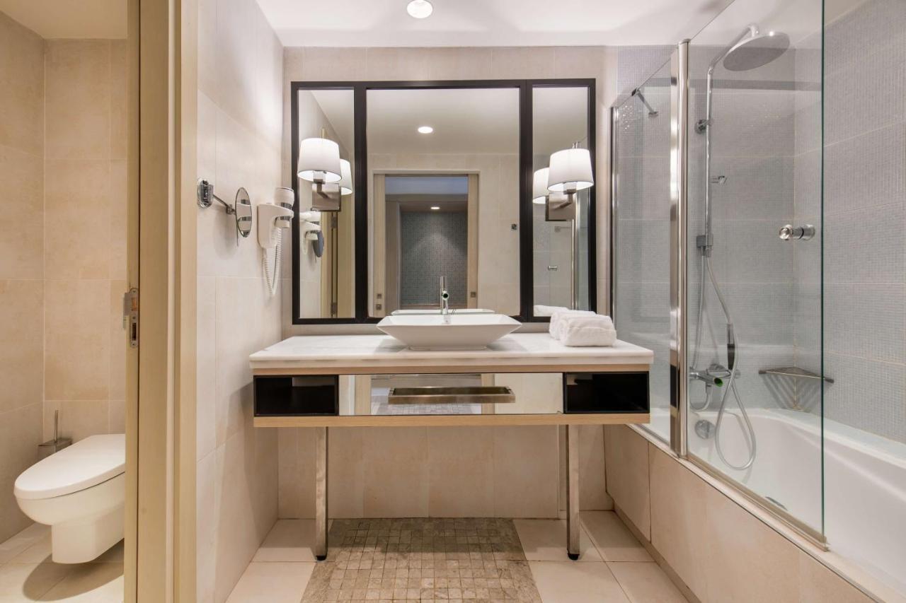 Premium Room with Balcony and Lateral Sea View,1598431573:JPEG