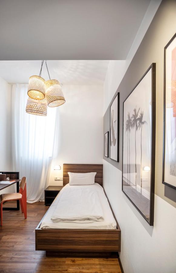Single Room,1165394559:JPEG