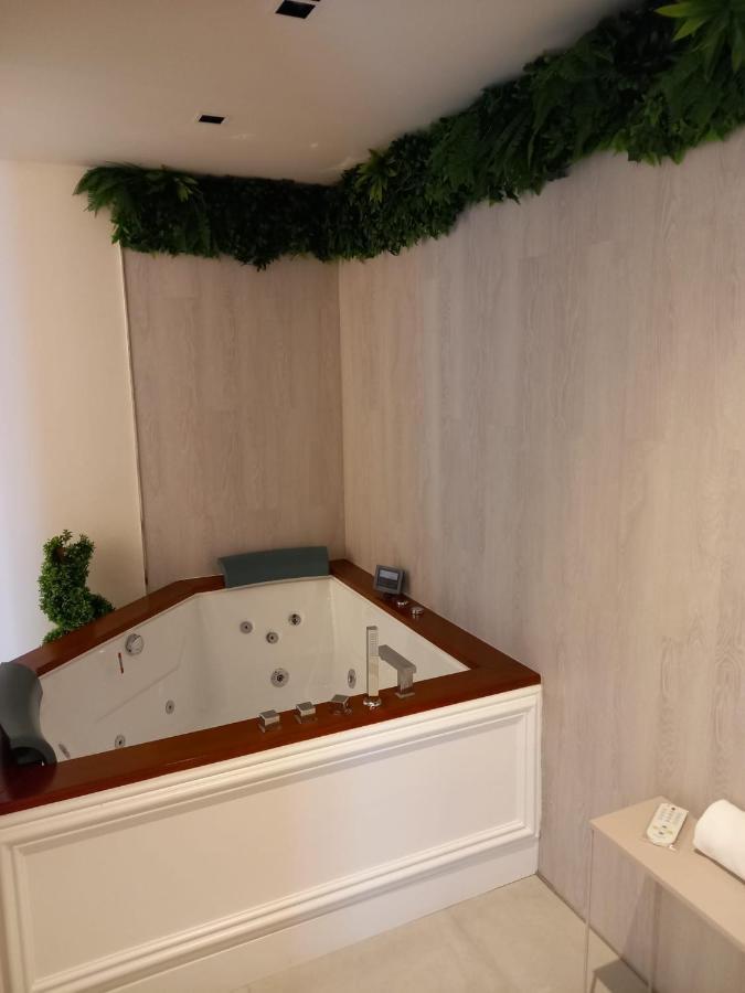 Deluxe Apartment jacuzzi