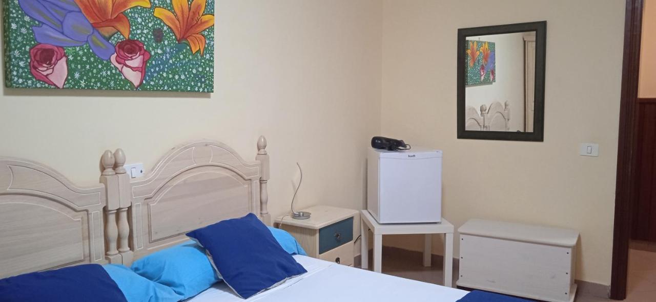 Doppel- oder Zweibettzimmer mit Gemeinschaftsbad - ohne Außenfenster