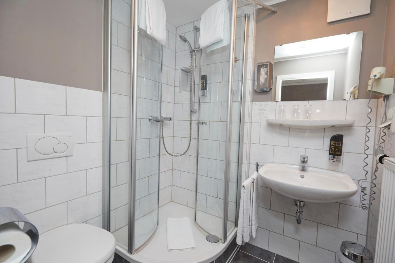Triple Room Bathroom