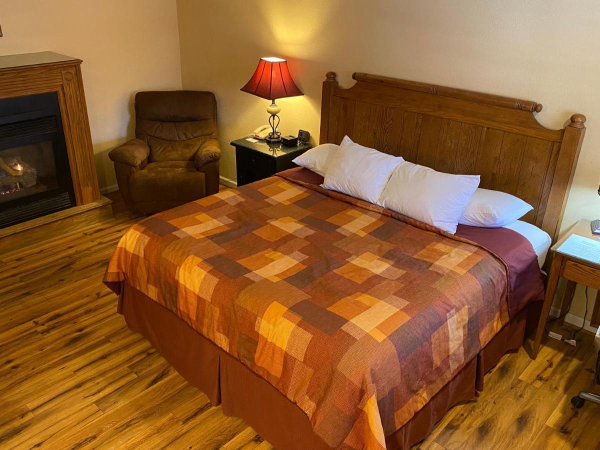 Deluxe King Suite