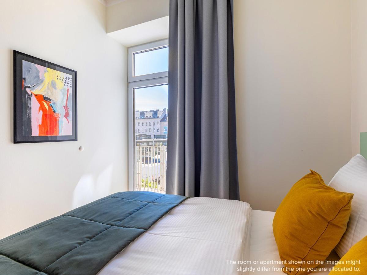 Large 1 Bedroom Apartment Balcony