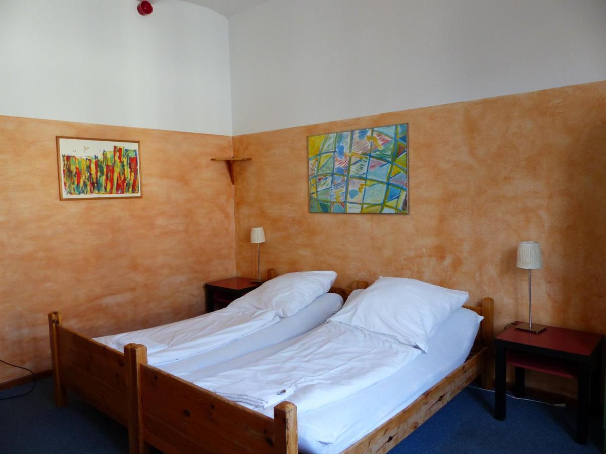 Twin Room,1352741650:JPEG