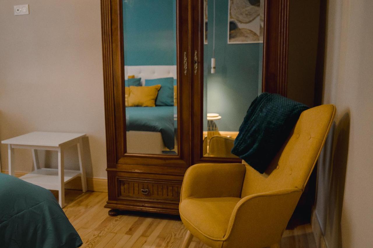 Family Room Private Bathroom