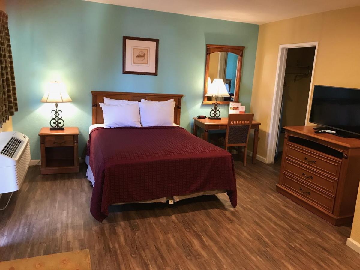 One-Bedroom Suite Two Queen Beds Non-Smoking