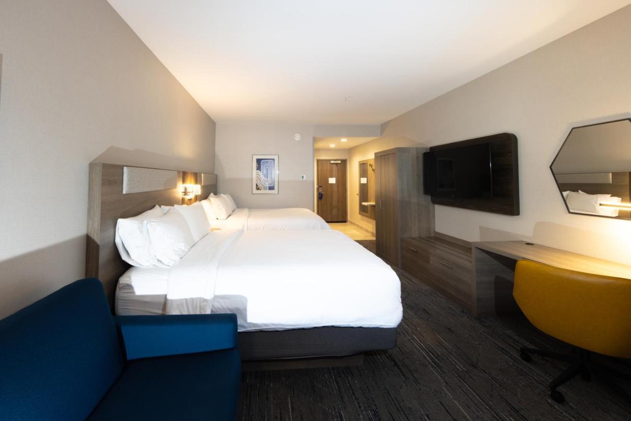 Queen Suite Two Queen Beds Non-Smoking