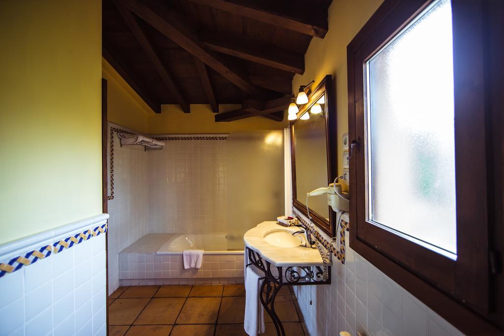 Double or Twin Room with Terrace,693111447:JPEG
