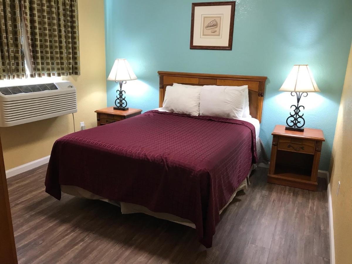 One-Bedroom Suite Two Queen Beds Non-Smoking