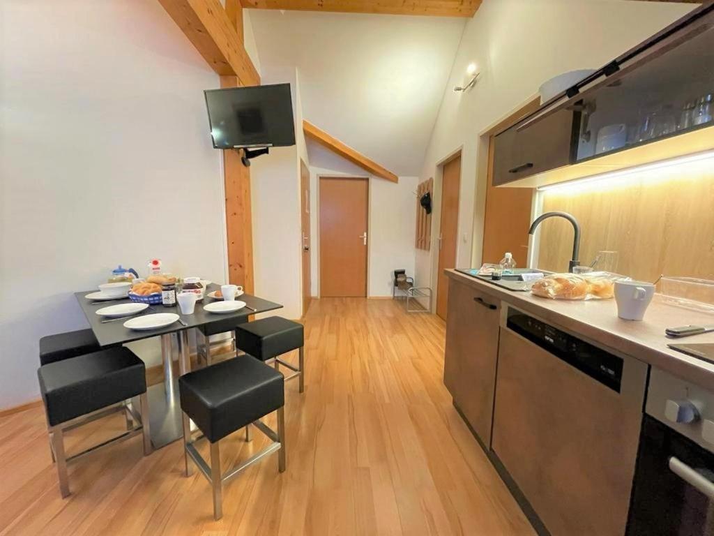 Two-Bedroom Apartment Balcony,1333962554:JPEG