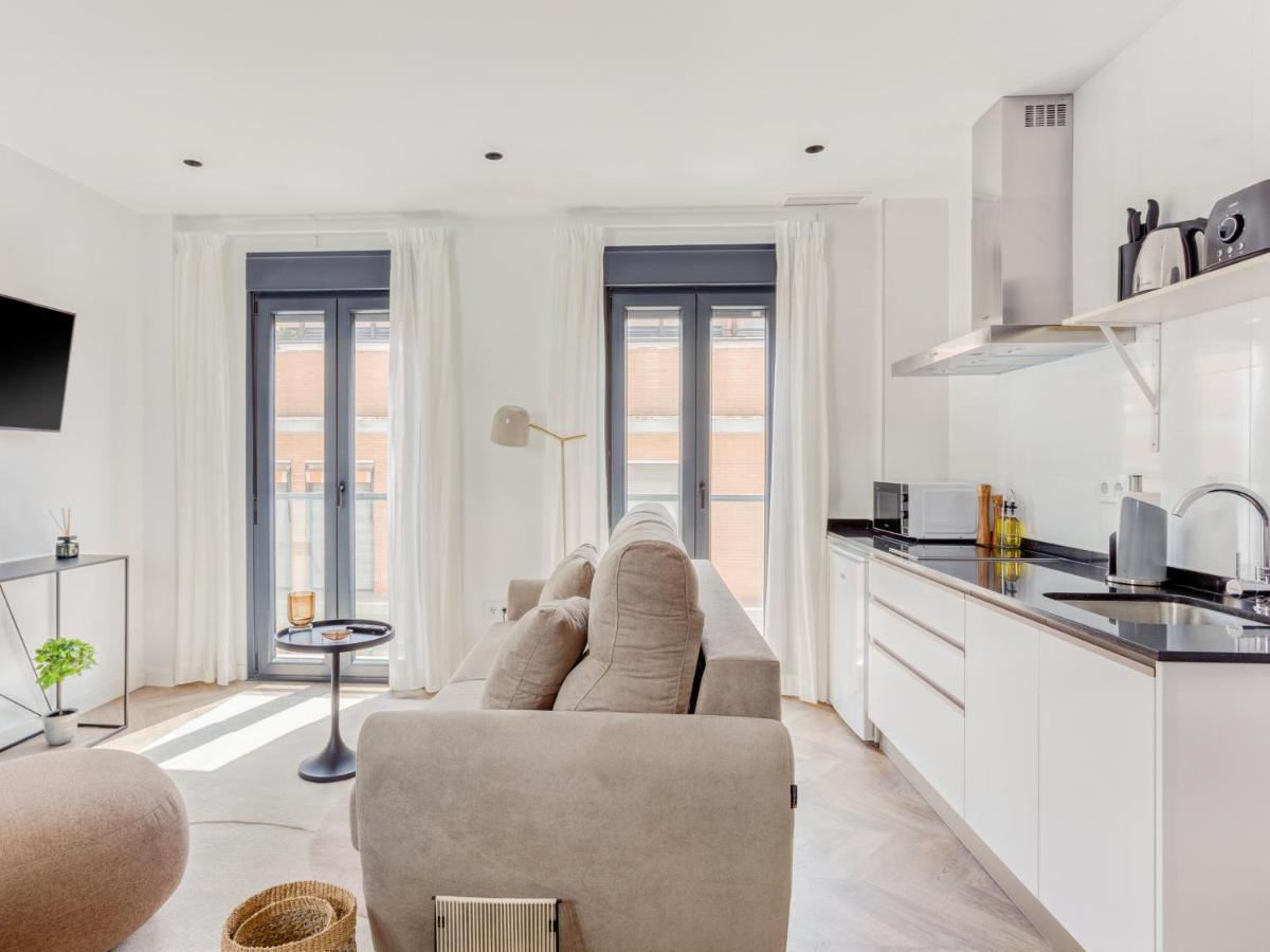 One-Bedroom Apartment XL