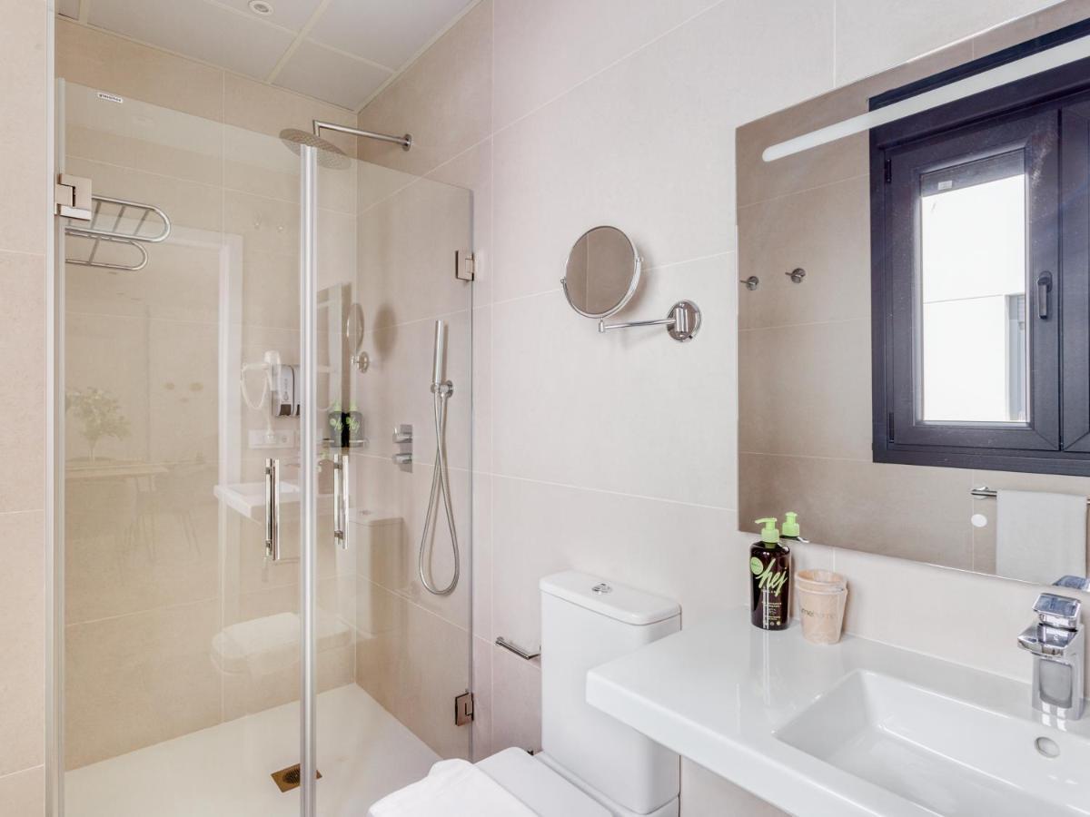One-Bedroom Apartment XL