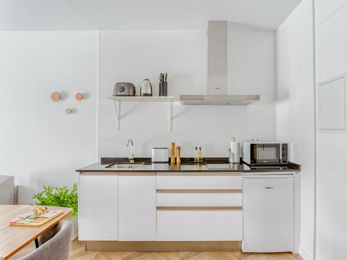 One-Bedroom Apartment L