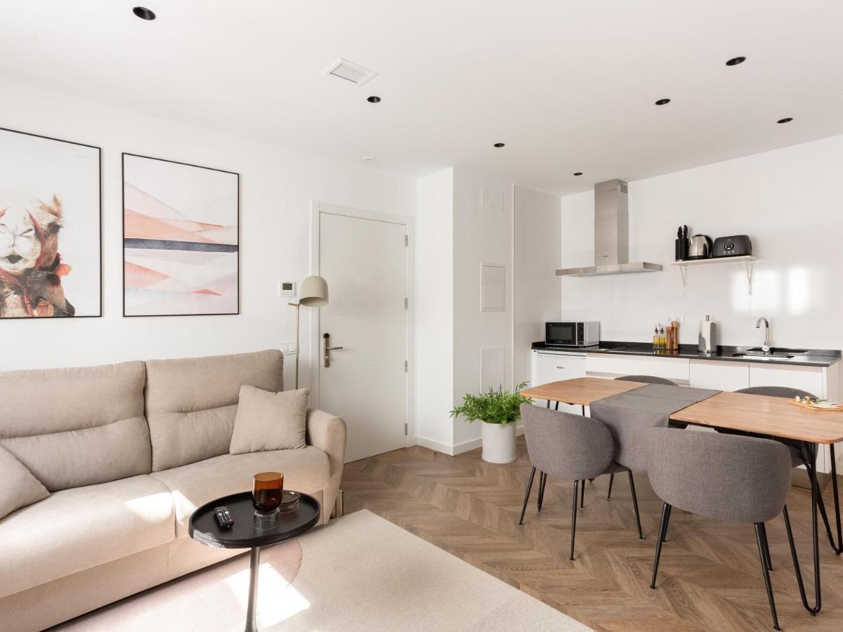 One-Bedroom Apartment L