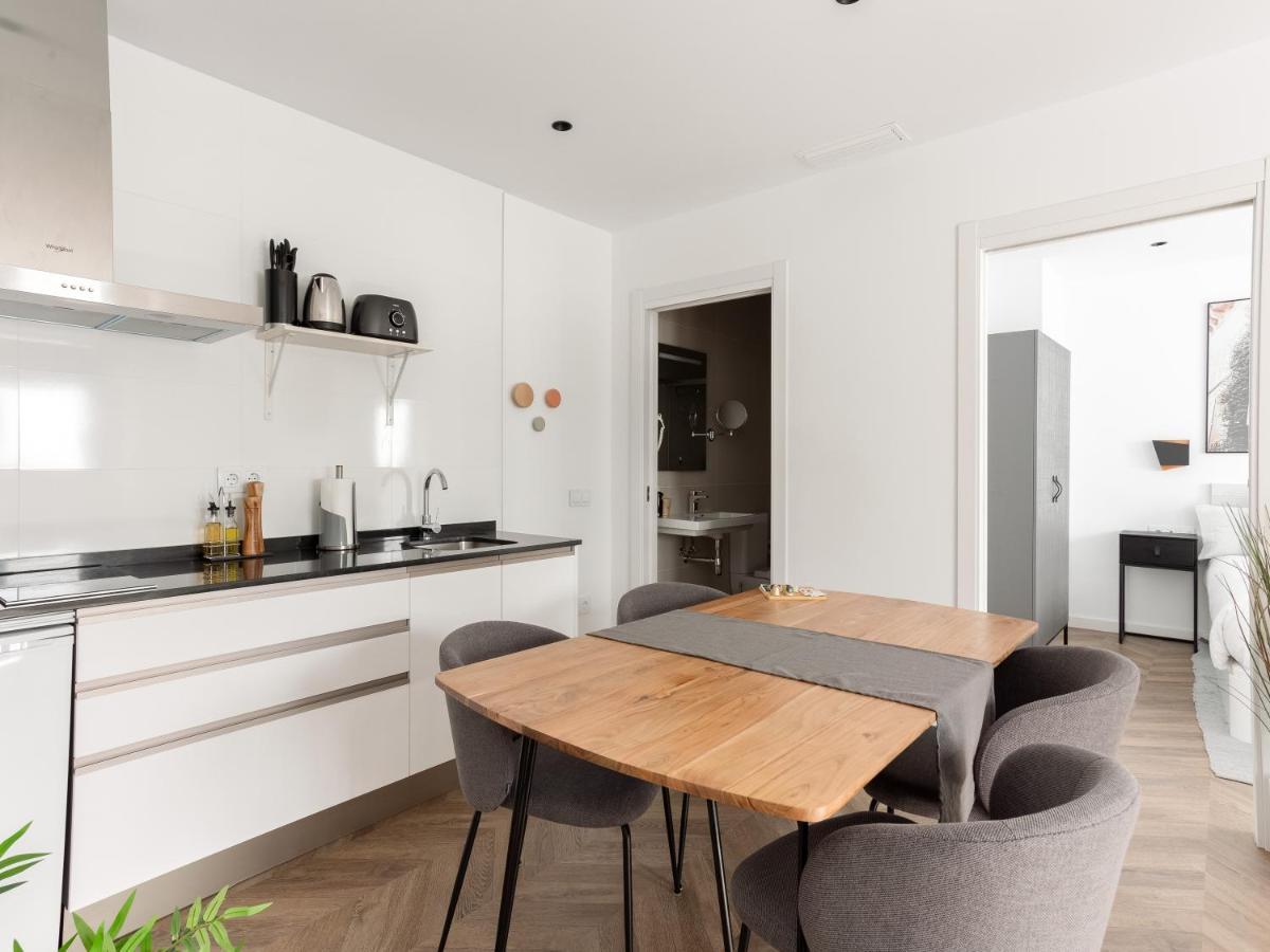 One-Bedroom Apartment L