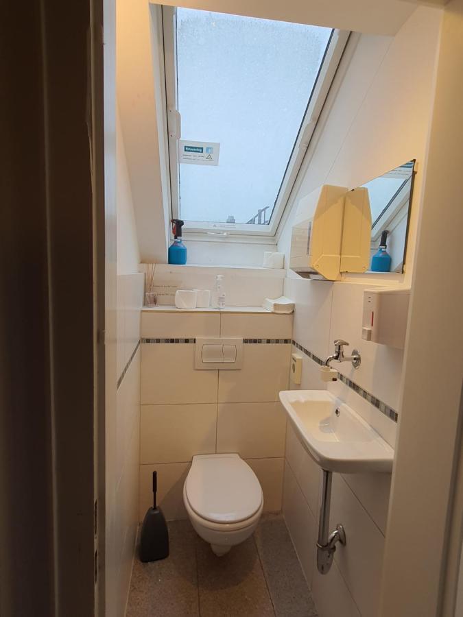 Single Room Shared Shower Toilet,1170441649:JPEG