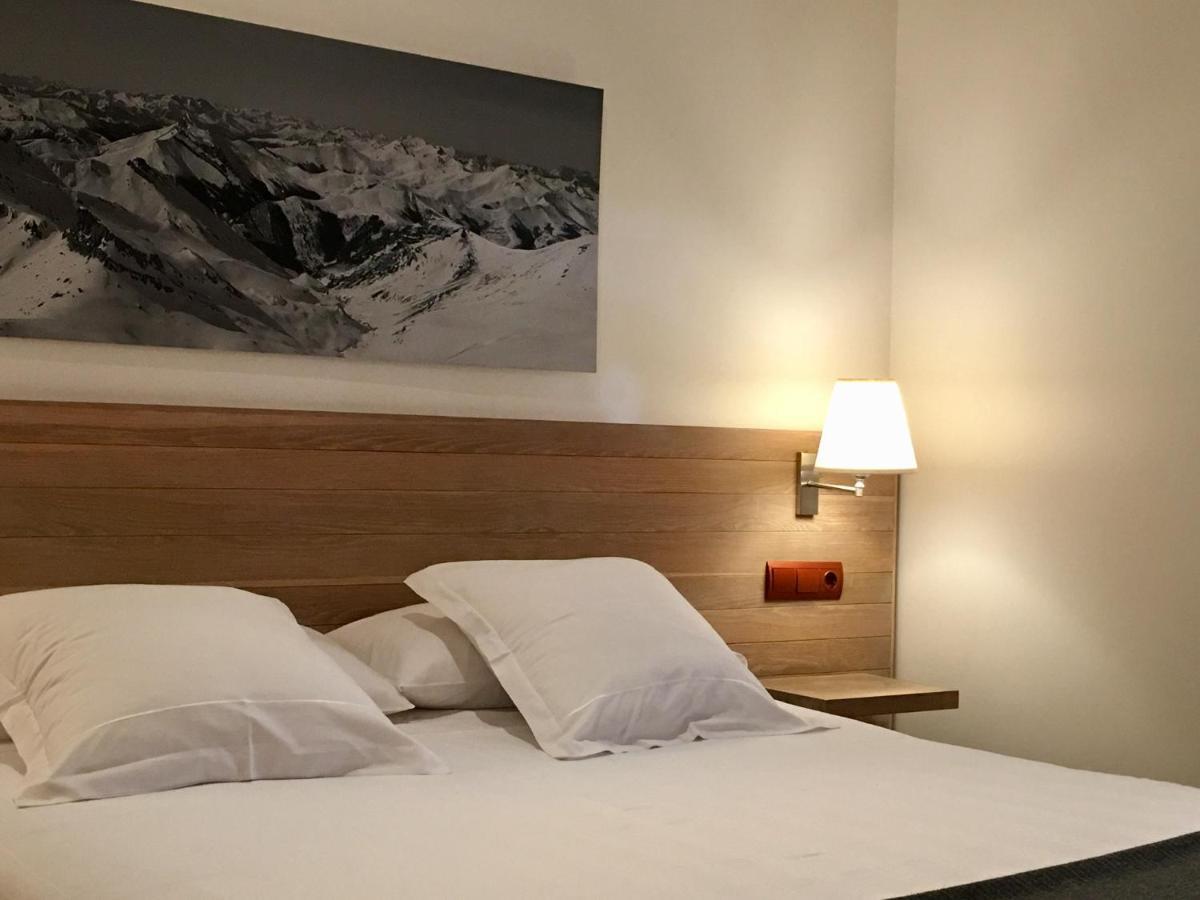 Twin Room,1407761150:JPEG