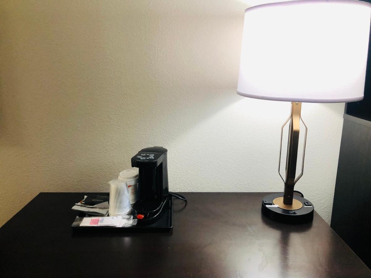 Queen Room Accessible or Nonsmoking