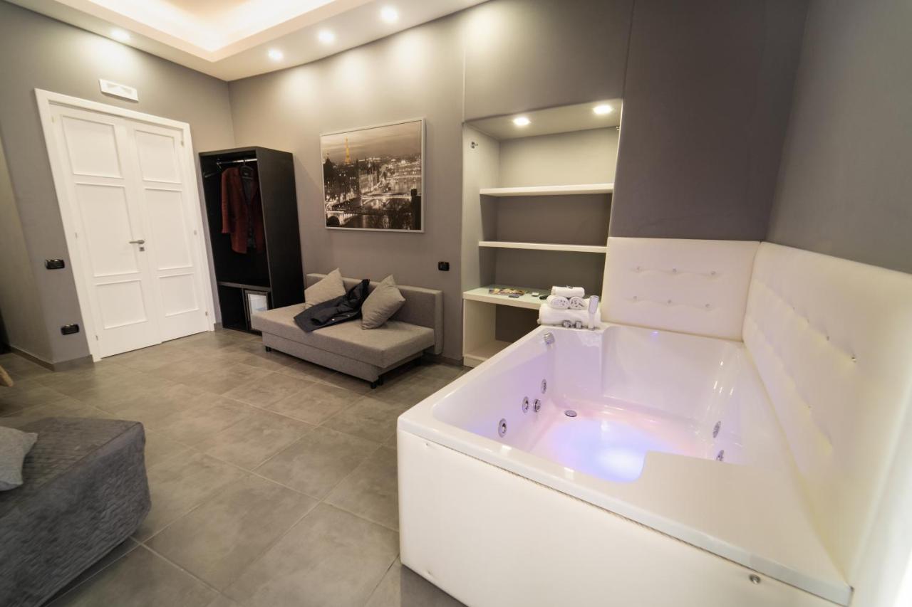Deluxe Suite Spa Bath,1589208026:JPEG
