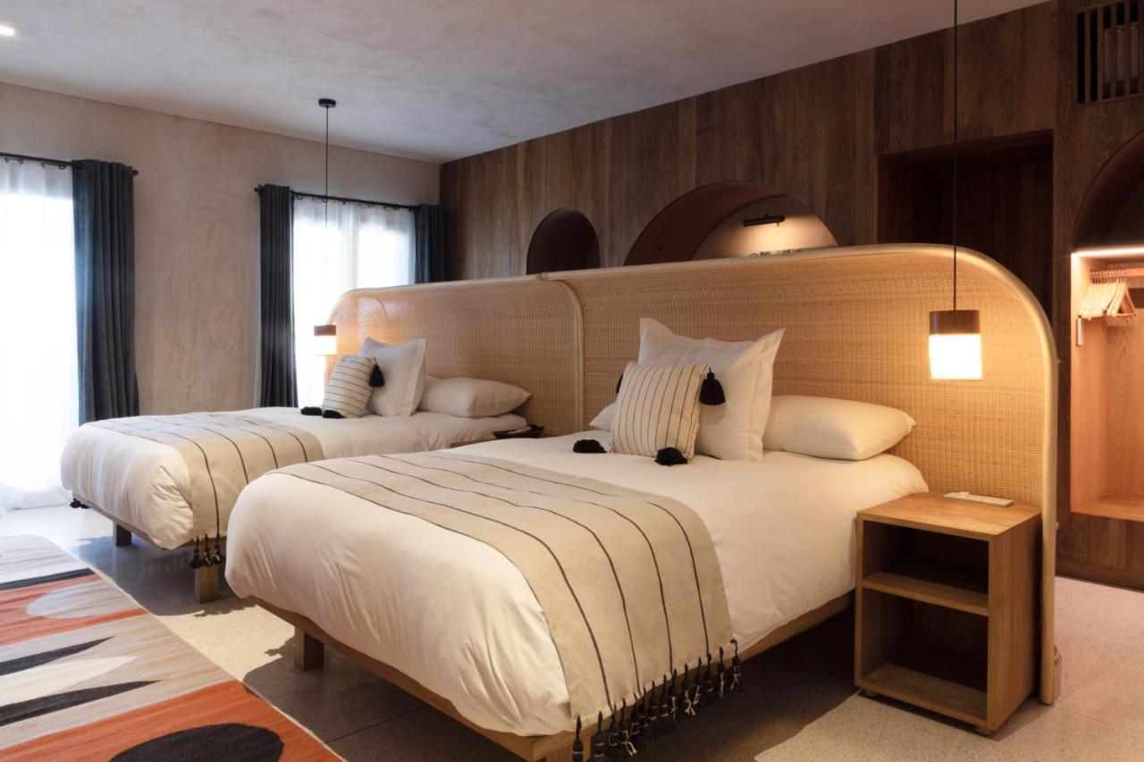 Queen Suite with Two Beds