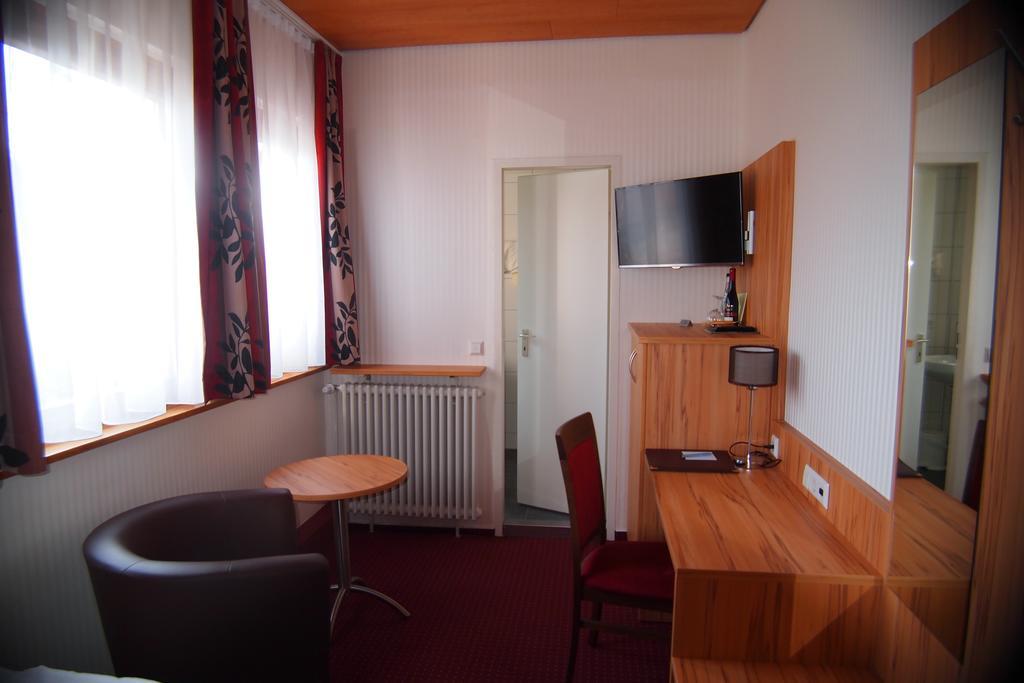 Single Room,117428866:JPEG
