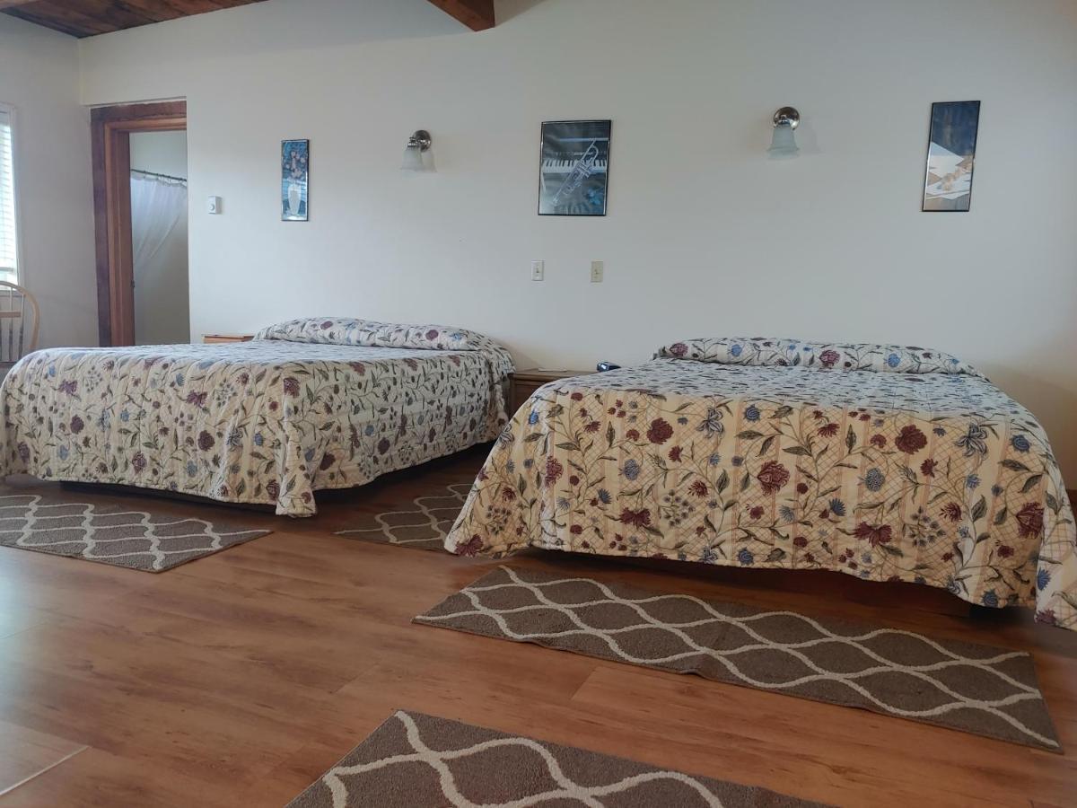 Two Queen Beds Mountain View Full Kitchen,1175005616:JPEG